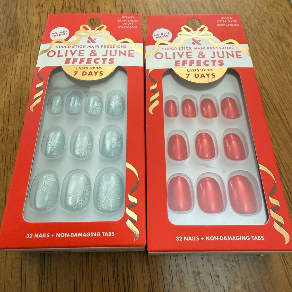 Olive & June Press-On Nails Silver Snowflake & Red Round Extra Short NEW